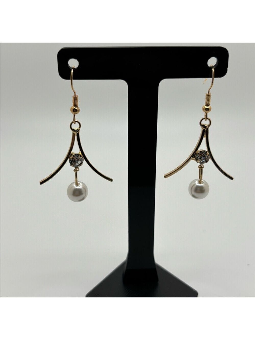 Elegant Gold and Pearl Drop Earrings